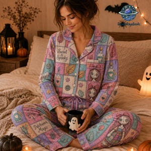 Spöklika docka Halloween pyjamasbyxor, Halloween magiska loungebyxor, söta läskiga dockpyjamasar, mardrömssovkläder, Halloweenpresent till henne