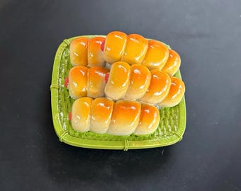 Realistic Hot Dog Rolls Fridge Magnet – Home Bakery Magnet, Cute Food Kitchen Decor, Artisan Handmade Bakery Miniature - 原创仿真冰箱贴 - 热狗面包