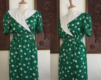 Vintage 80s / Green and White / Sea Shell / Puffed Shirt Sleeve / Day Dress / Small / Size 6