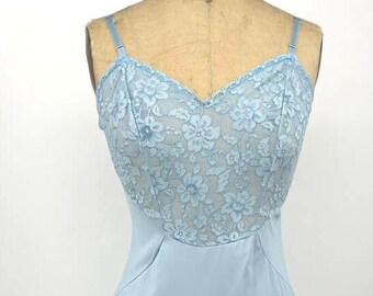 Robe nuisette bleue bébé en dentelle florale à col en V Van Raalte Taille 36