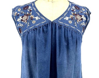 Knox Rose Chambray Light Denim Embroidered Sleeveless Top  Size Small