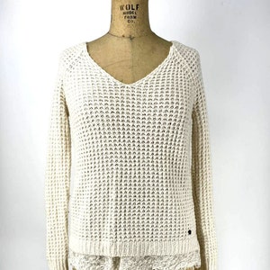 Hollister Cream V-neck Long Sleeve Lace Trim Knit Pullover Sweater