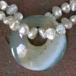 Vintage Fresh Water Pearl Necklace in Mint with Agate Pendant