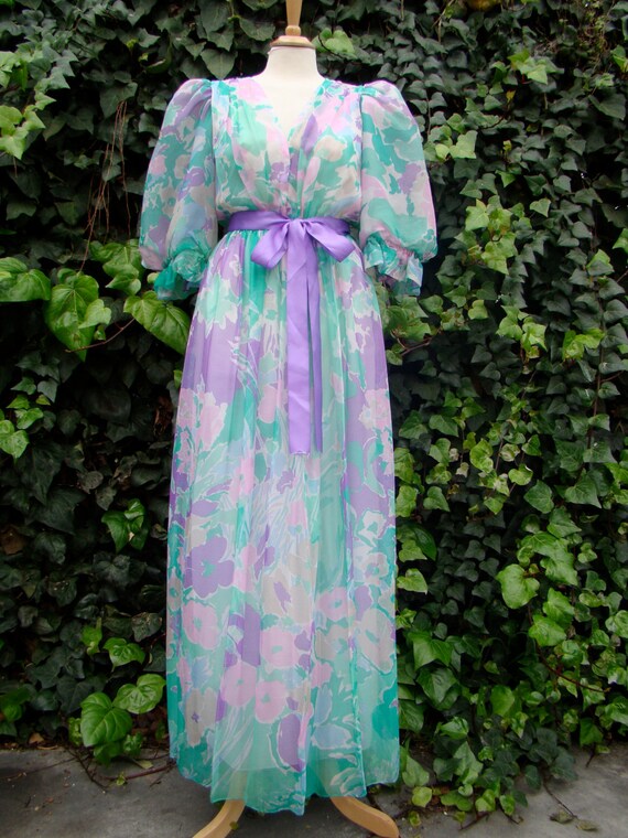 Vintage Goddess / Boudoir / Puff Sleeve / Floral /