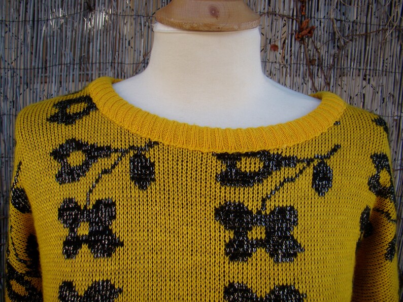Vintage 80s / Orange & Black Floral Sweater MEDIUM image 2