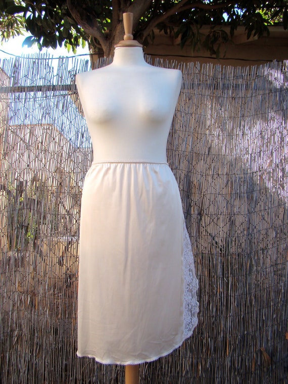 Vintage Cream Chantilly Maidenform Slip Skirt MEDI