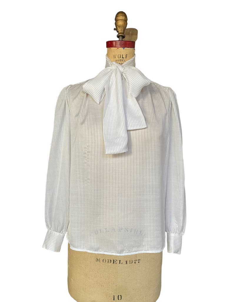 Blusa de mujer Lloyd Williams con rayas blancas y beige y lazo