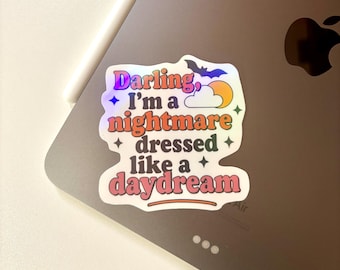 Chérie, je suis un cauchemar habillé comme un rêve éveillé Sticker | Autocollant en vinyle | Sticker imperméable pour ordinateurs portables, bouteilles d'eau, etc.