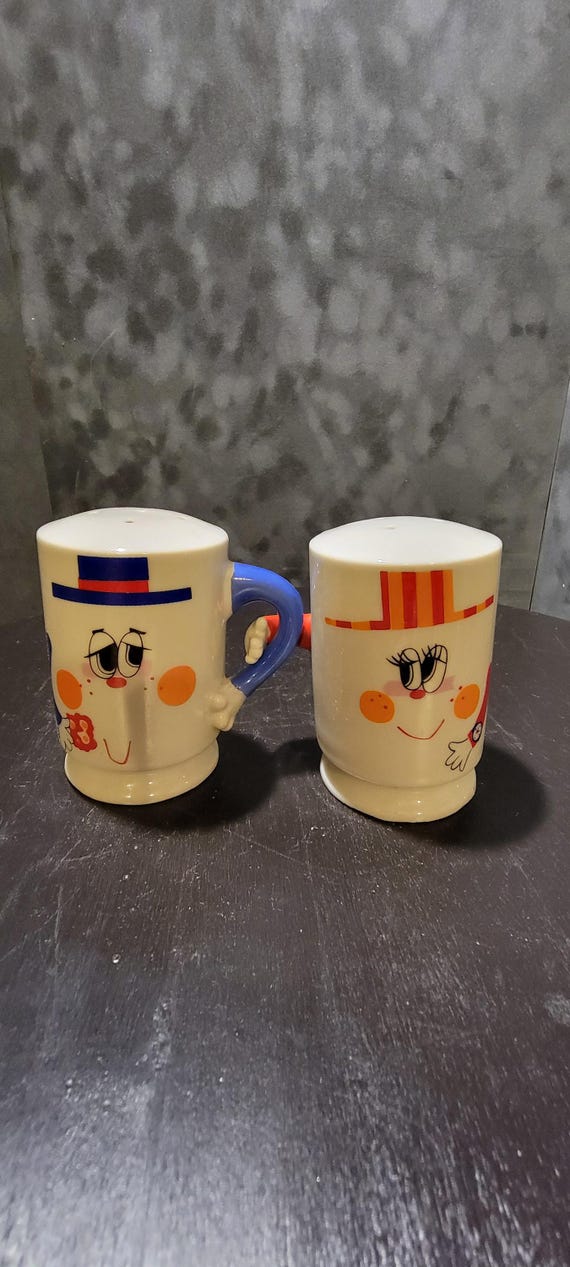 Vintage Papel Fine Porcelain “Mug People” Salt and Pepper Shakers – Anthropomorphic Mr. & Mrs. Face Mugs, 1980s Collectible Kitchen Decor