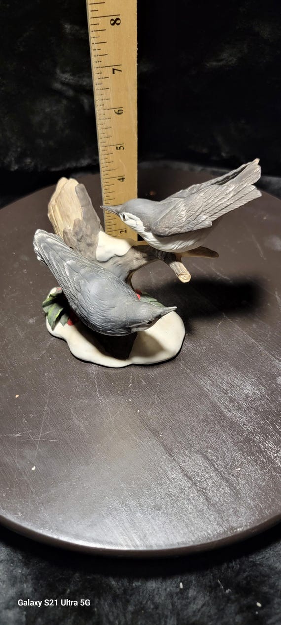 Vintage 1984 Gallery Originals Bird Figurine: Hand-Painted Porcelain Winter Scene