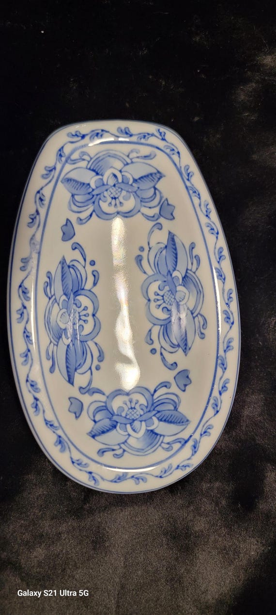 Vintage Ceramic Bathtub Shape Soap/ Trinket Dish Bowl Blue and White