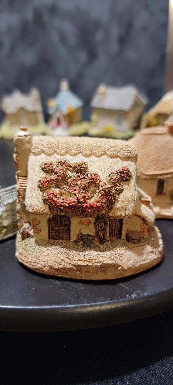 Lilliput Lane The Farriers Cottage | Retired Handcrafted English Miniature House 1990s | Vintage Collectible Countryside Figurine