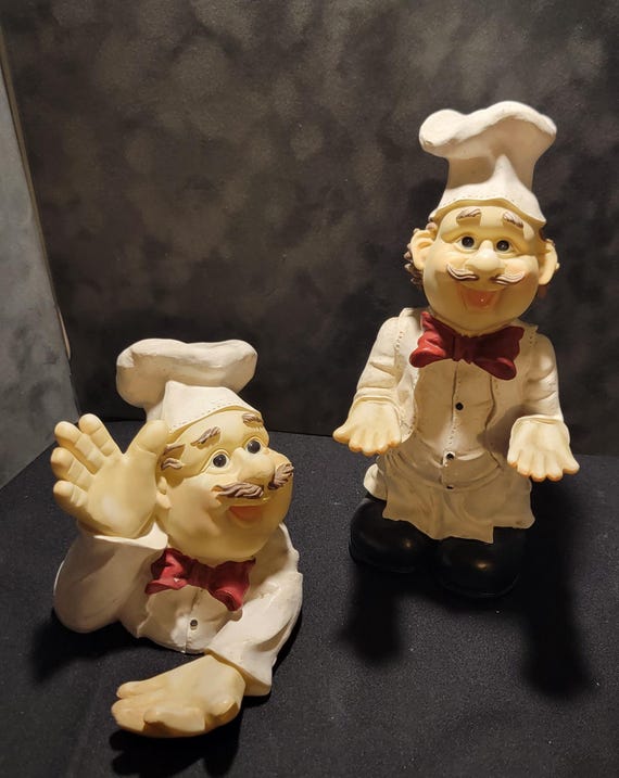 Vintage Chef Figurines Set of 2 – Retro Kitchen Decor – 1990s Chef Statues – Whimsical Kitchen Shelf Sitters – Restaurant Style Decor