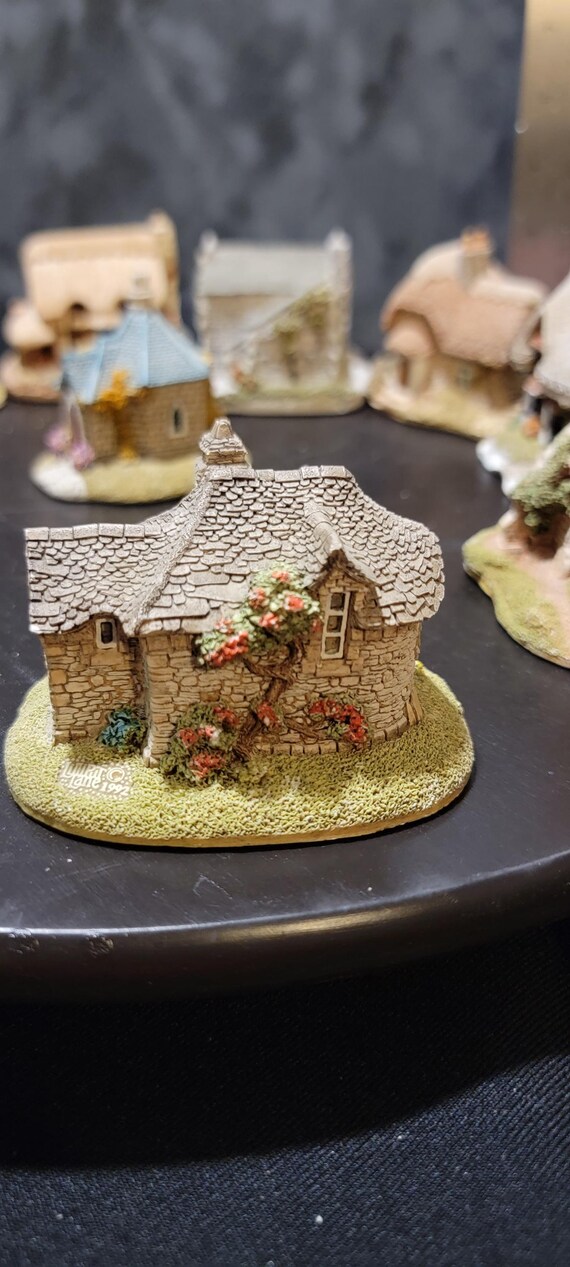 Lilliput Lane Pixie House 1992 | Retired Handcrafted English Miniature | Vintage Collectible Cottage Figurine England
