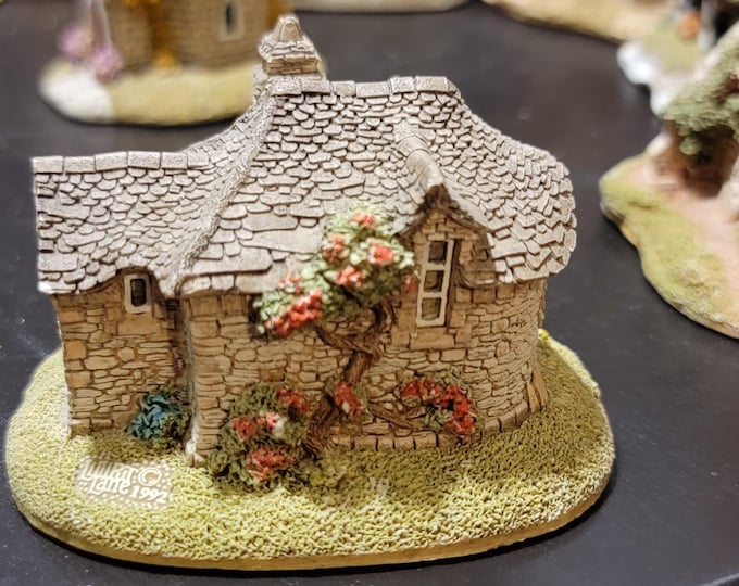 Lilliput Lane Pixie House 1992 | Retired Handcrafted English Miniature | Vintage Collectible Cottage Figurine England