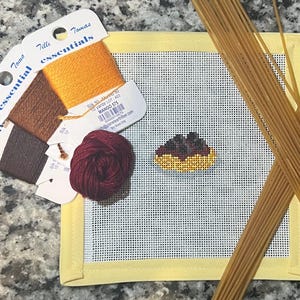 Mini tela espaguete pintada à mão com bordado bordado, malha 18 | Opções de kits disponíveis