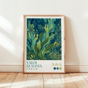 Impressão de algas marinhas Yayoi Kusama - Arte japonesa do oceano - Pôster de banheiro azul - Arte de parede de vida marinha - Decoração abstrata moderna - Arte de parede azul e verde