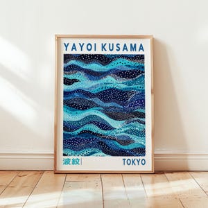 Yayoi Kusama Blaue Welle Poster - Japanischer Ozean Druck - Abstrakte Wandkunst - Kusama Dot Art - Blaue Schlafzimmer Dekoration - Japan Wellen Druck