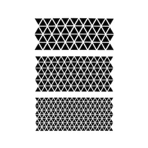 Puede incluir: Tres tiras rectangulares dispuestas verticalmente, cada una con un patrón geométrico repetitivo de triángulos en blanco y negro. La tira superior tiene los triángulos más grandes, la del medio los medianos y la inferior los más pequeños.
