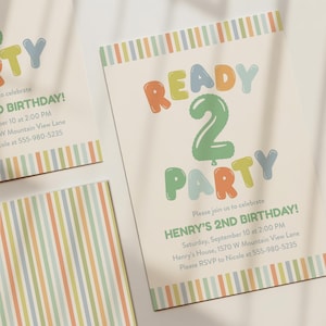 Op de afbeelding: Een verjaardagsuitnodigingskaart met de tekst READY 2 PARTY in kleurrijke ballonachtige letters. Het ontwerp bevat een groene ballon in de vorm van het cijfer 2, met gestreepte randen in oranje, groen en blauw. De kaart vermeldt Henry's 2e verjaardag.