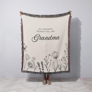 Personalized Blanket for Grandma Present Group Gift from Grandkids Floral Nana Woven Throw Unique Grandma Birthday Gift for Grandparent