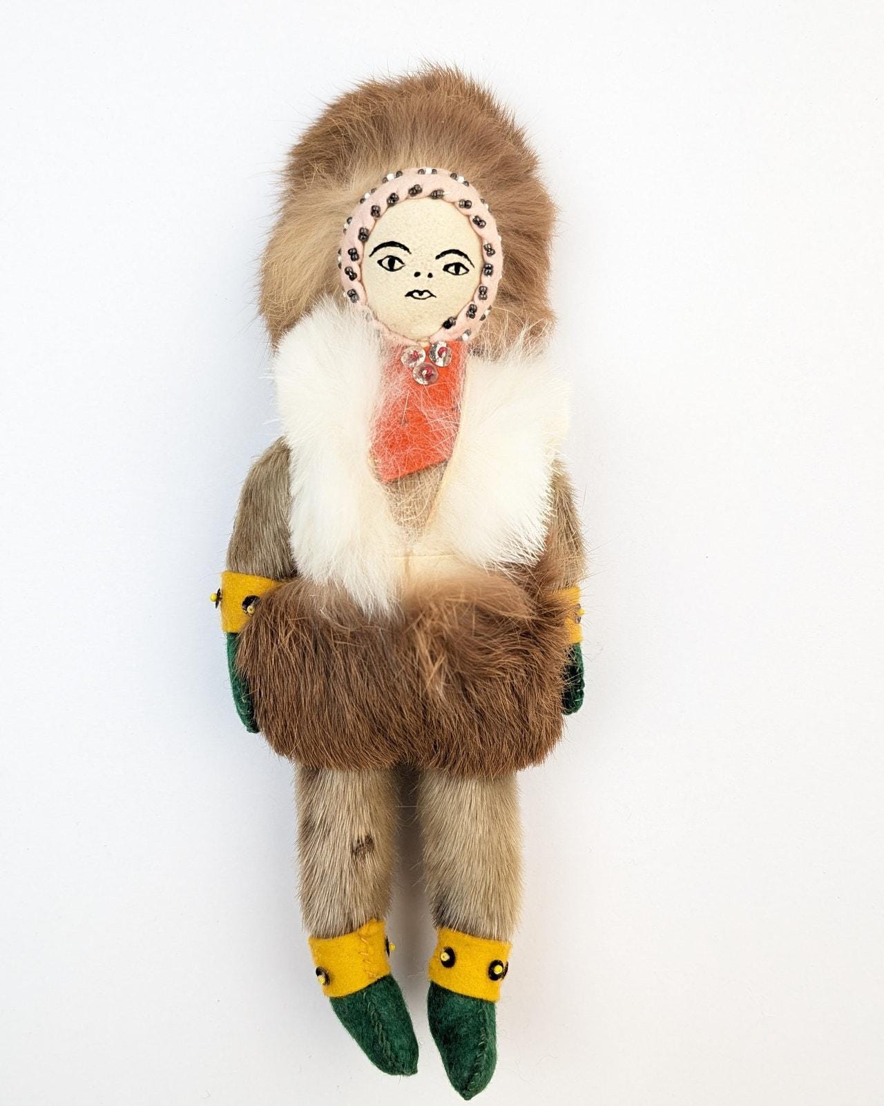 ヴィンテージイヌイット人形 - ハンドメイド9.5インチ毛皮織物