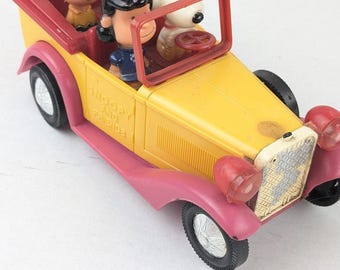 Vintage 1972 Peanuts Snoopy & Friends Toy Car Charlie Brown Lucy Linus Vehicle