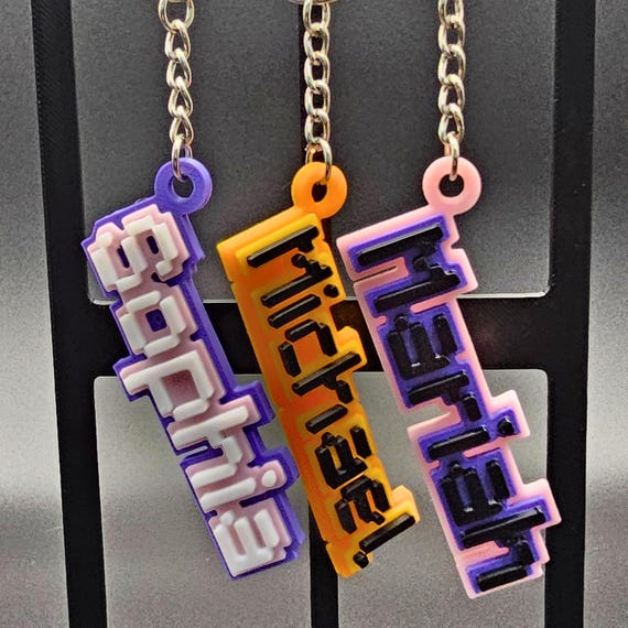 カスタムネームキーホルダー – 8ビットパーソナライズ3Dプリント