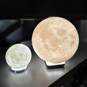 3D Printed Moon Lamp – Realistic Lunar Light, Custom Night Light, Space Lover Gift, Bedroom & Desk Decor