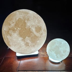 3D Printed Moon Lamp: Realistic Lunar Decor, Space Lover Gift
