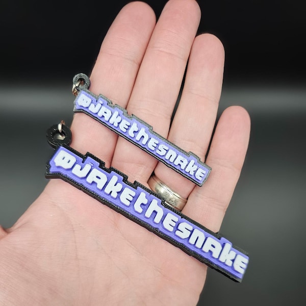 Llavero con etiqueta de jugador personalizada, llavero con nombre personalizado con opción que brilla en la oscuridad.