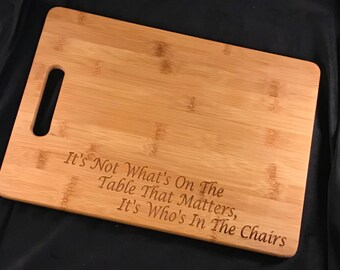 No es lo que está en la mesa lo que importa, es quién está en las sillas - tabla de cortar