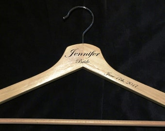 Perchas madera boda grabado