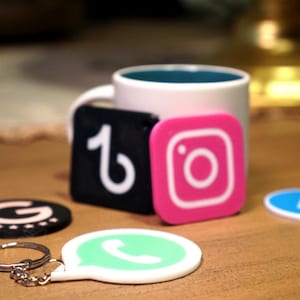Custom NFC Keychains – Social Media Icons (Instagram, TikTok, WhatsApp, Telegram, Google) – Personalized Smart Tag for Contact Sharing