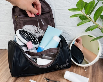Maid of Honor Proposal Gift Personalized Vegan Leather Makeup Bag, Bridal Party Gifts for Bridesmaids