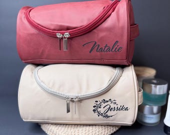 Personalized Bridesmaid Makeup Bag, Custom Leather Toiletry Bag, Maid of Honor Gift, Bridal Shower Favor, Mother of Bride Gift