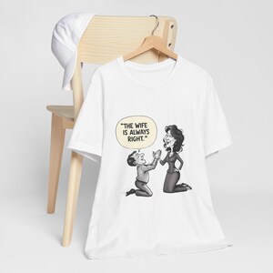 Funny Love Wife Away Right Unisex Tee, Koszulka z humorem prezentów rodzinnych, Koszulka z żartem dla męża, Najlepszy prezent dla niego i dla niej, Koszulka dla par, Związek