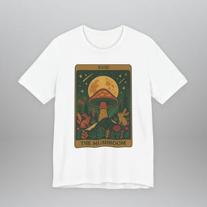 Camiseta vintage com carta de tarô de cogumelo | Camiseta Bunny Forest | Camiseta com natureza mística | Arte botânica retrô | Presente espiritual de cogumelo