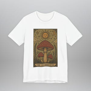 Camiseta vintage con carta de tarot de hongos / Camiseta psicodélica con hongos mágicos / Camiseta con hongos místicos / Camiseta de arte esotérico retro / Regalo para amantes de la naturaleza