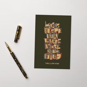 Less is More - Lettrage Art Architecture Citation Carte postale standard