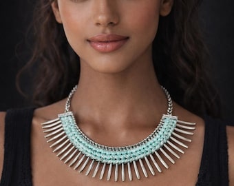 RÜCKVERKAUF Silber Fringe Halskette, Bib Halskette, Boho Statement Schmuck, Pastell Sea green Seidenfaden Halskette von Taneesi