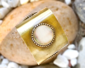 Brazalete ancho de oro: Brazalete ancho de nácar