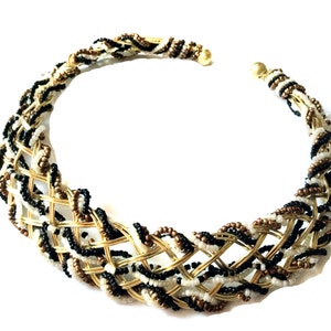 Afrikanische Choker Halskette, Schwarz Weiss und Gold Statement Halskette, BIB Halskette, Boho Schmuck, Tribal, Ethnische Schmuck von Taneesi