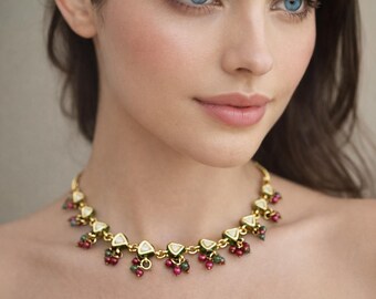 Kundan Ruby Emerald Choker, Indiase gouden slabketting
