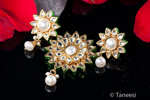 Pearl Kundan Jewelry Set, Earrings Pendant set, enamel work Freshwater Pearls Kundan by Taneesi