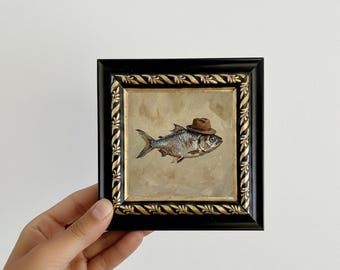 Pintura al óleo de pez caprichoso con sombrero, lienzo pequeño enmarcado, arte de pared