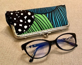 Eyeglass case, Marimekko fabric, kiss clasp glasses case, padded glasses sleeve, notions pouch, kiss lock, gift for her, small purse