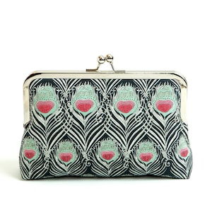 Liberty Print Pfau Clutch: Jugendstil Abendtasche