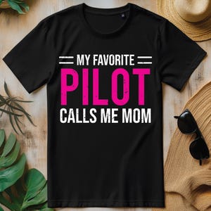 Meu piloto favorito me chama de mãe PNG, design fofo de camiseta de mãe piloto aviadora