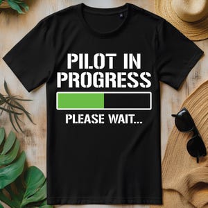 Piloto em andamento Escola de voo engraçada, aluno PNG, design de camiseta de aviação